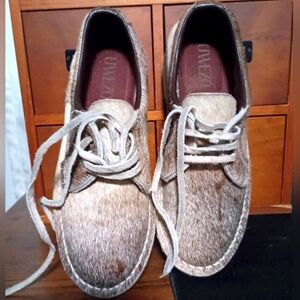 NWOT Uwezo Womens Shoes_ Authentic Cow hide Hair_7.5